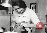 Immagine di Salone di bellezza dell'Associazione cristiana delle giovani Donne Harlem New York City USA, 1940, secondo 42 filmato di repertorio 65675063300