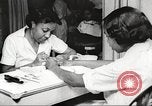 Immagine di Salone di bellezza dell'Associazione cristiana delle giovani Donne Harlem New York City USA, 1940, secondo 59 filmato di repertorio 65675063300