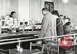 Immagine di Per donna giovane Associazione Cristiana Harlem New York City USA, 1940, secondo 7 filmato di repertorio 65675063301
