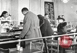 Immagine di Per donna giovane Associazione Cristiana Harlem New York City USA, 1940, secondo 11 filmato di repertorio 65675063301