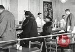 Immagine di Per donna giovane Associazione Cristiana Harlem New York City USA, 1940, secondo 16 filmato di repertorio 65675063301