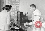 Immagine di Per donna giovane Associazione Cristiana Harlem New York City USA, 1940, secondo 29 filmato di repertorio 65675063301