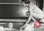 Immagine di Per donna giovane Associazione Cristiana Harlem New York City USA, 1940, secondo 6 filmato di repertorio 65675063302