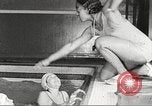 Immagine di Per donna giovane Associazione Cristiana Harlem New York City USA, 1940, secondo 7 filmato di repertorio 65675063302