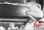 Immagine di Per donna giovane Associazione Cristiana Harlem New York City USA, 1940, secondo 8 filmato di repertorio 65675063302