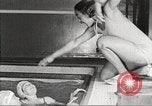 Immagine di Per donna giovane Associazione Cristiana Harlem New York City USA, 1940, secondo 10 filmato di repertorio 65675063302