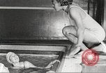 Immagine di Per donna giovane Associazione Cristiana Harlem New York City USA, 1940, secondo 12 filmato di repertorio 65675063302