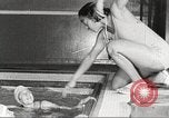 Immagine di Per donna giovane Associazione Cristiana Harlem New York City USA, 1940, secondo 13 filmato di repertorio 65675063302