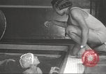 Immagine di Per donna giovane Associazione Cristiana Harlem New York City USA, 1940, secondo 16 filmato di repertorio 65675063302