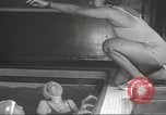Immagine di Per donna giovane Associazione Cristiana Harlem New York City USA, 1940, secondo 21 filmato di repertorio 65675063302