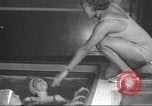 Immagine di Per donna giovane Associazione Cristiana Harlem New York City USA, 1940, secondo 22 filmato di repertorio 65675063302