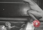 Immagine di Per donna giovane Associazione Cristiana Harlem New York City USA, 1940, secondo 24 filmato di repertorio 65675063302