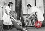 Immagine di Per donna giovane Associazione Cristiana Harlem New York City USA, 1940, secondo 9 filmato di repertorio 65675063303