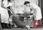 Immagine di Per donna giovane Associazione Cristiana Harlem New York City USA, 1940, secondo 16 filmato di repertorio 65675063303