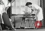 Immagine di Per donna giovane Associazione Cristiana Harlem New York City USA, 1940, secondo 17 filmato di repertorio 65675063303