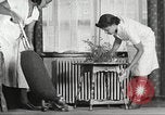 Immagine di Per donna giovane Associazione Cristiana Harlem New York City USA, 1940, secondo 18 filmato di repertorio 65675063303