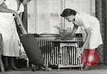 Immagine di Per donna giovane Associazione Cristiana Harlem New York City USA, 1940, secondo 19 filmato di repertorio 65675063303