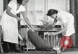 Immagine di Per donna giovane Associazione Cristiana Harlem New York City USA, 1940, secondo 24 filmato di repertorio 65675063303