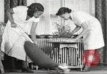 Immagine di Per donna giovane Associazione Cristiana Harlem New York City USA, 1940, secondo 25 filmato di repertorio 65675063303