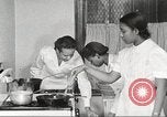 Immagine di Per donna giovane Associazione Cristiana Harlem New York City USA, 1940, secondo 32 filmato di repertorio 65675063303