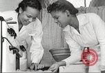 Immagine di Per donna giovane Associazione Cristiana Harlem New York City USA, 1940, secondo 38 filmato di repertorio 65675063303