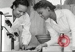 Immagine di Per donna giovane Associazione Cristiana Harlem New York City USA, 1940, secondo 39 filmato di repertorio 65675063303