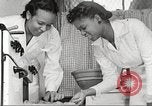 Immagine di Per donna giovane Associazione Cristiana Harlem New York City USA, 1940, secondo 40 filmato di repertorio 65675063303
