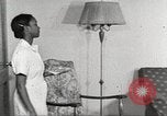 Immagine di Per donna giovane Associazione Cristiana Harlem New York City USA, 1940, secondo 44 filmato di repertorio 65675063303