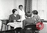 Immagine di Per donna giovane Associazione Cristiana Harlem New York City USA, 1940, secondo 51 filmato di repertorio 65675063303