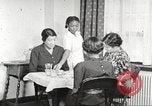 Immagine di Per donna giovane Associazione Cristiana Harlem New York City USA, 1940, secondo 52 filmato di repertorio 65675063303
