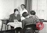 Immagine di Per donna giovane Associazione Cristiana Harlem New York City USA, 1940, secondo 54 filmato di repertorio 65675063303
