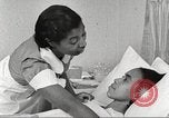Immagine di Per donna giovane Associazione Cristiana Harlem New York City USA, 1940, secondo 13 filmato di repertorio 65675063304