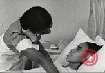 Immagine di Per donna giovane Associazione Cristiana Harlem New York City USA, 1940, secondo 17 filmato di repertorio 65675063304