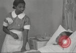 Immagine di Per donna giovane Associazione Cristiana Harlem New York City USA, 1940, secondo 21 filmato di repertorio 65675063304