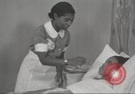 Immagine di Per donna giovane Associazione Cristiana Harlem New York City USA, 1940, secondo 22 filmato di repertorio 65675063304