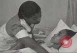 Immagine di Per donna giovane Associazione Cristiana Harlem New York City USA, 1940, secondo 31 filmato di repertorio 65675063304