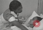 Immagine di Per donna giovane Associazione Cristiana Harlem New York City USA, 1940, secondo 32 filmato di repertorio 65675063304