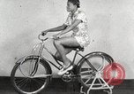 Immagine di Per donna giovane Associazione Cristiana Harlem New York City USA, 1940, secondo 7 filmato di repertorio 65675063305
