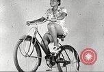 Immagine di Per donna giovane Associazione Cristiana Harlem New York City USA, 1940, secondo 9 filmato di repertorio 65675063305