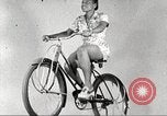 Immagine di Per donna giovane Associazione Cristiana Harlem New York City USA, 1940, secondo 13 filmato di repertorio 65675063305