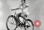 Immagine di Per donna giovane Associazione Cristiana Harlem New York City USA, 1940, secondo 15 filmato di repertorio 65675063305