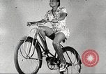Immagine di Per donna giovane Associazione Cristiana Harlem New York City USA, 1940, secondo 16 filmato di repertorio 65675063305