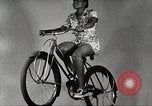 Immagine di Per donna giovane Associazione Cristiana Harlem New York City USA, 1940, secondo 18 filmato di repertorio 65675063305