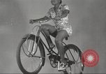 Immagine di Per donna giovane Associazione Cristiana Harlem New York City USA, 1940, secondo 24 filmato di repertorio 65675063305