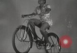 Immagine di Per donna giovane Associazione Cristiana Harlem New York City USA, 1940, secondo 32 filmato di repertorio 65675063305