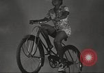 Immagine di Per donna giovane Associazione Cristiana Harlem New York City USA, 1940, secondo 33 filmato di repertorio 65675063305