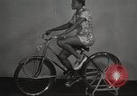 Immagine di Per donna giovane Associazione Cristiana Harlem New York City USA, 1940, secondo 35 filmato di repertorio 65675063305