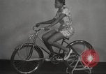 Immagine di Per donna giovane Associazione Cristiana Harlem New York City USA, 1940, secondo 37 filmato di repertorio 65675063305