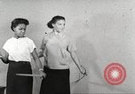 Immagine di Per donna giovane Associazione Cristiana Harlem New York City USA, 1940, secondo 4 filmato di repertorio 65675063306