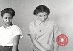 Immagine di Per donna giovane Associazione Cristiana Harlem New York City USA, 1940, secondo 13 filmato di repertorio 65675063306